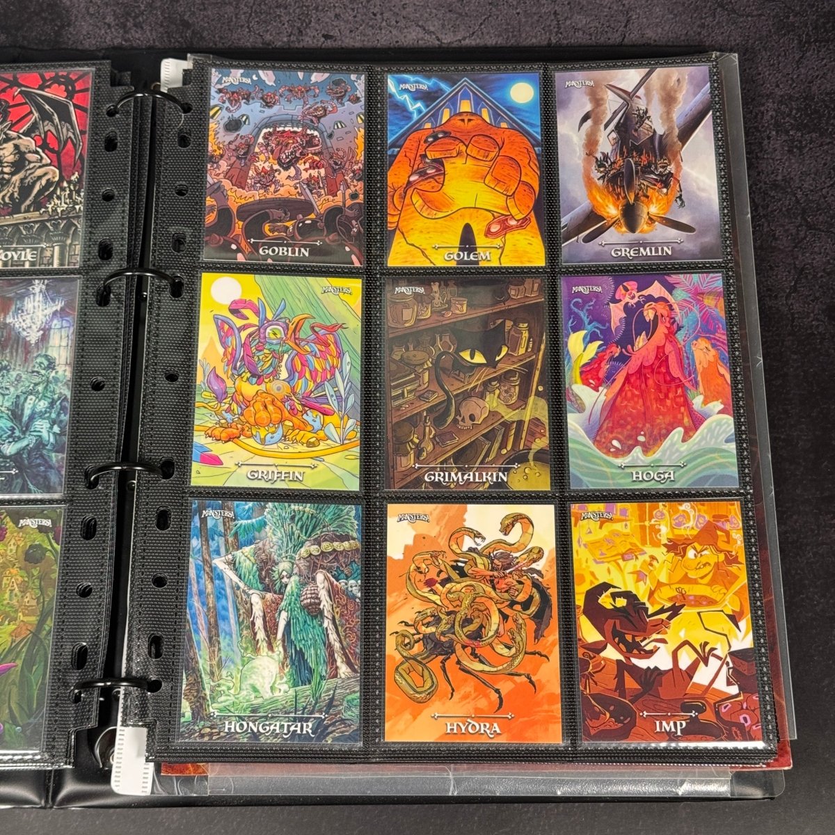 Monsters! – Set Completo + Promo Preorder + Promo Artbook + Autografo Dario Moccia (In Binder Ufficiale) | BraccoTCG