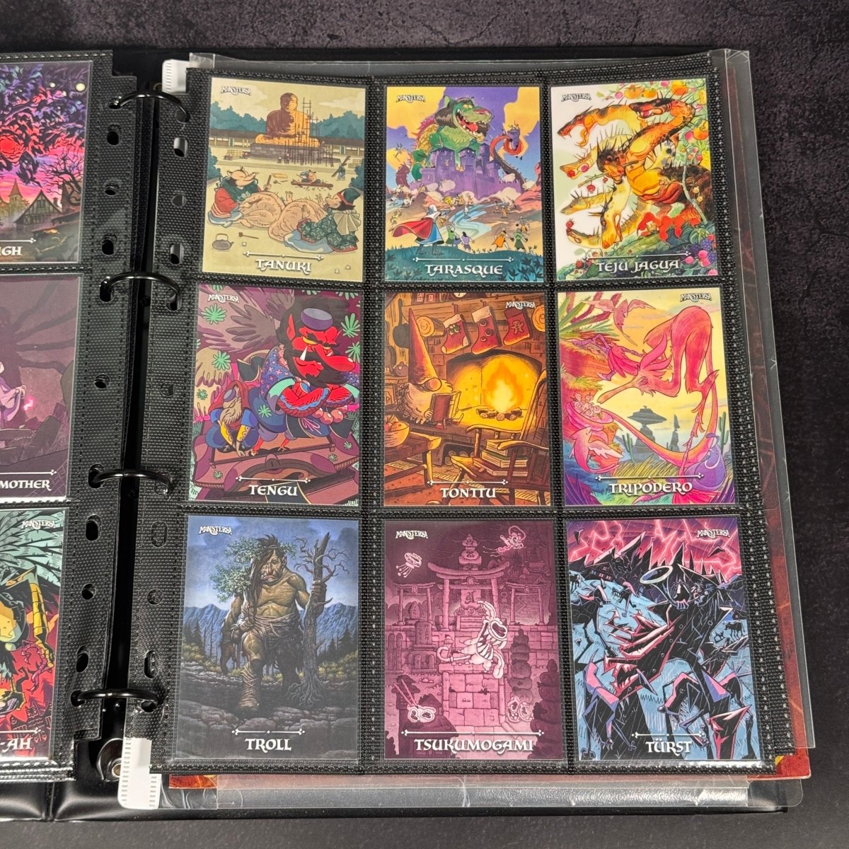 Monsters! – Set Completo + Promo Preorder + Promo Artbook + Autografo Dario Moccia (In Binder Ufficiale) | BraccoTCG