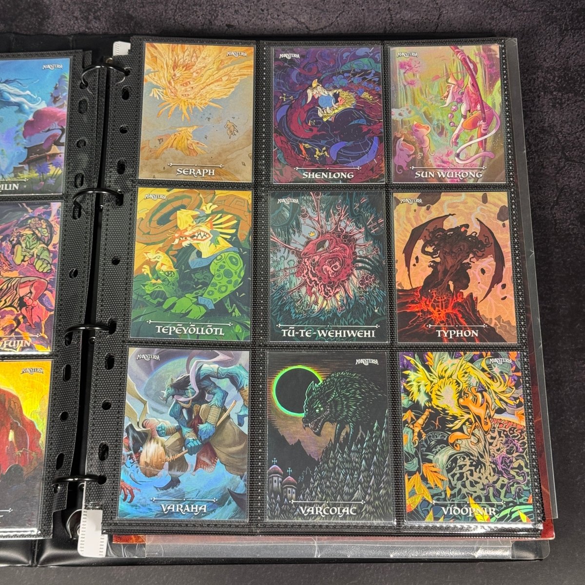 Monsters! – Set Completo + Promo Preorder + Promo Artbook + Autografo Dario Moccia (In Binder Ufficiale) | BraccoTCG
